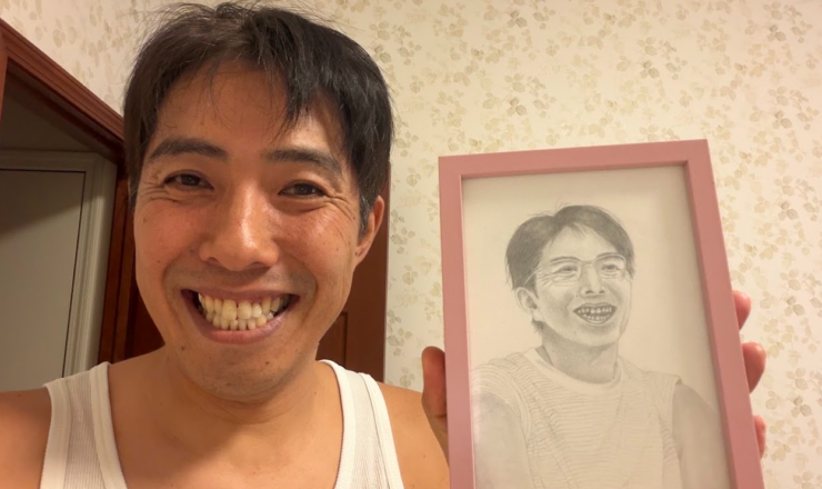 次女が描いた似顔絵を自宅に置いて、旅立ちます♪